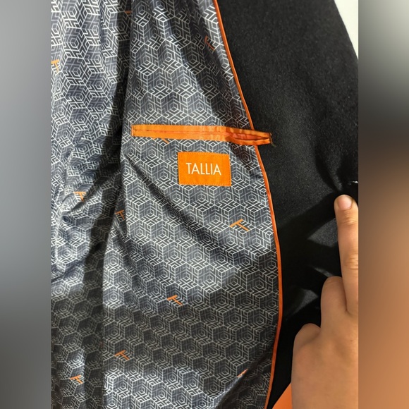 Men’s Tallia Overcoat - Velutti Black with maroon collar NWT - Picture 3 of 4